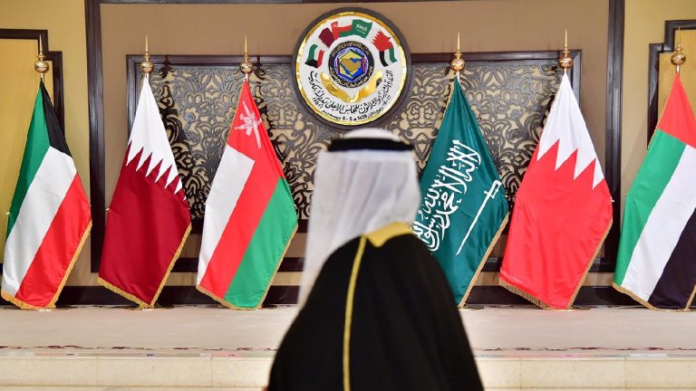 Leaders of the Gulf Cooperation Council (GCC) at a summit, symbolizing the growing economic and political competition between Saudi Arabia and the UAE.