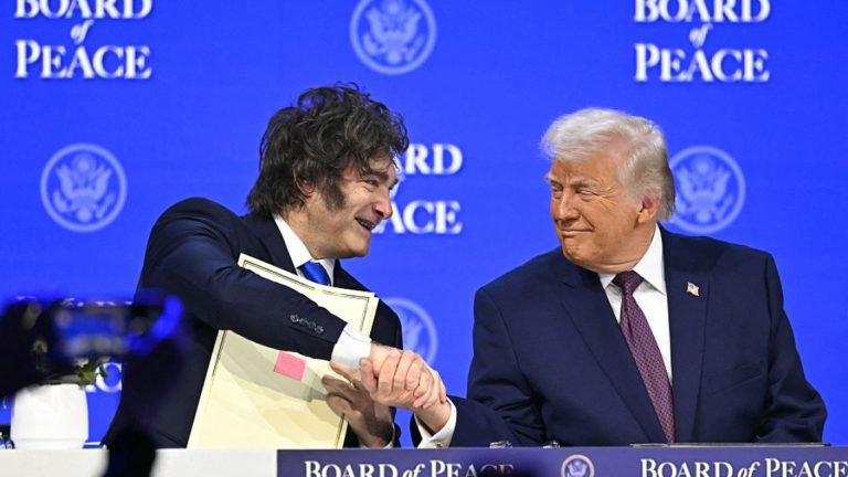 Javier Milei shaking hands with Donald Trump at a Board of Peace event.
