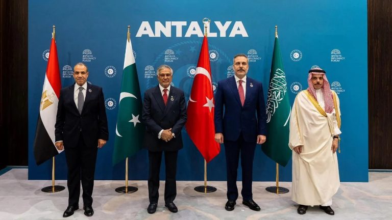 Diplomatic representatives from Egypt, Pakistan, Turkey, and Saudi Arabia at the Antalya Diplomacy Forum.