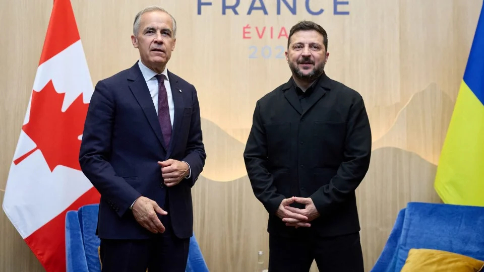 Mark Carney and President Volodymyr Zelenskyy standing together at a diplomatic conference.